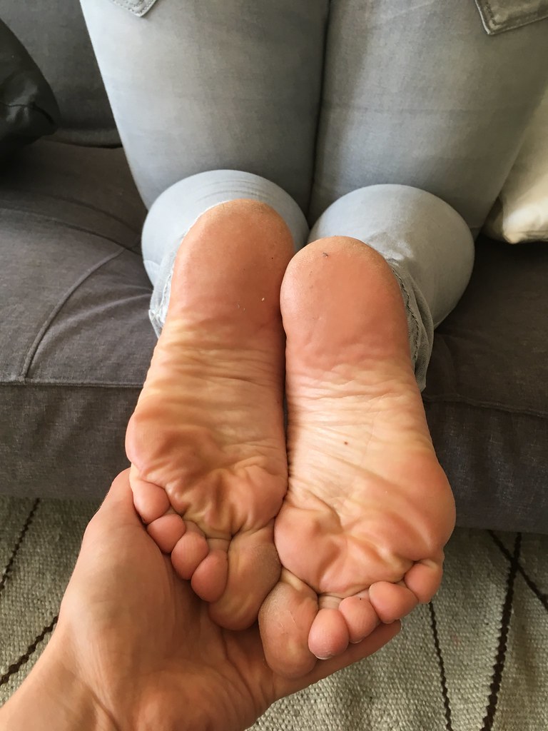 Bare foot mature