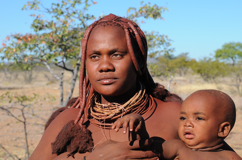 Реальная африканка с большой обвисшей грудью из Намибии 