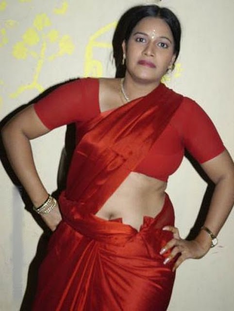 Aunty blouse removing photos