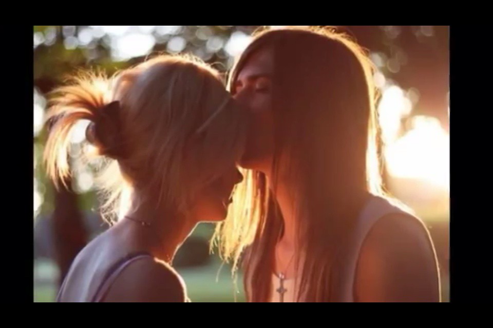 Voyeur lesbian girls kissing gween black free porn photos