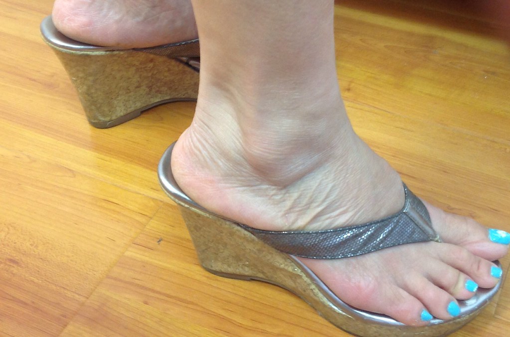 Mature mistress feet german pic