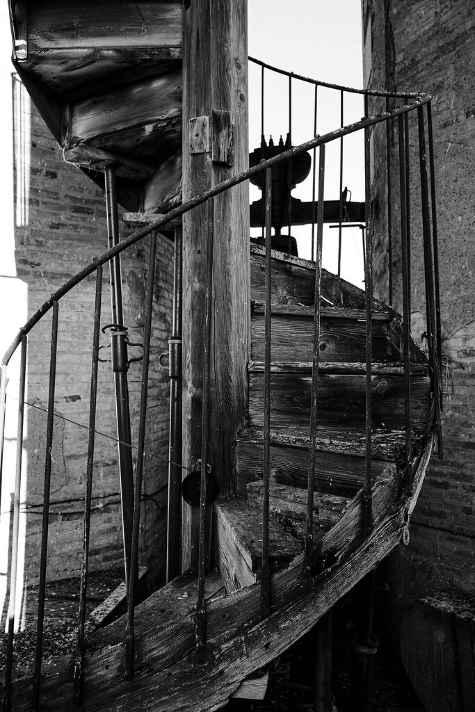 Escalera antigua madera