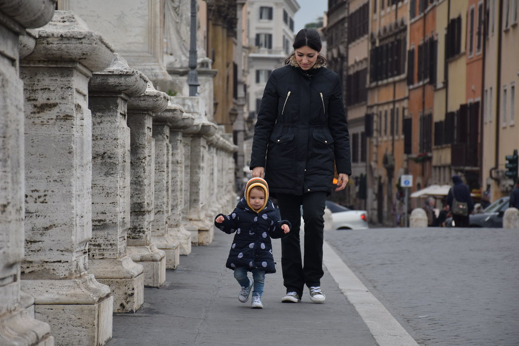 Caminando con Eva por Roma, embarazada de 5 meses