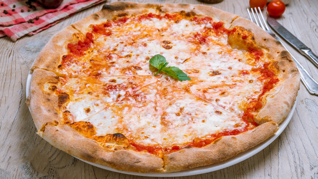 披萨研究着眼于最大限度的进食以及它对身体的影响. 披萨的形象. Adobe的股票. 