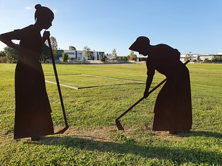 Sculpture of female convict working at Eagle Farm