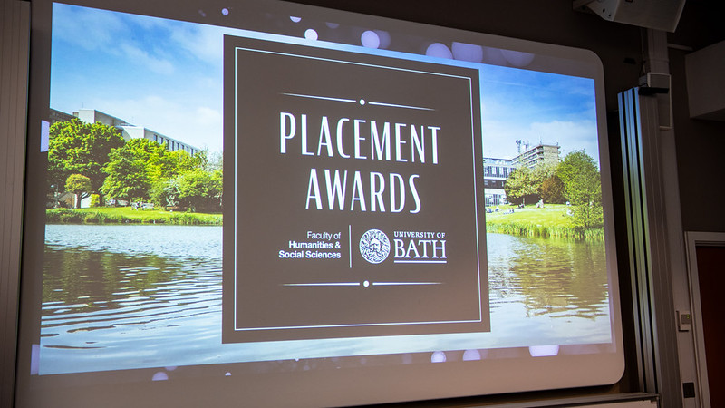 Projected lecture hall screen reads Placement Awards 人文学院 & 社会科学