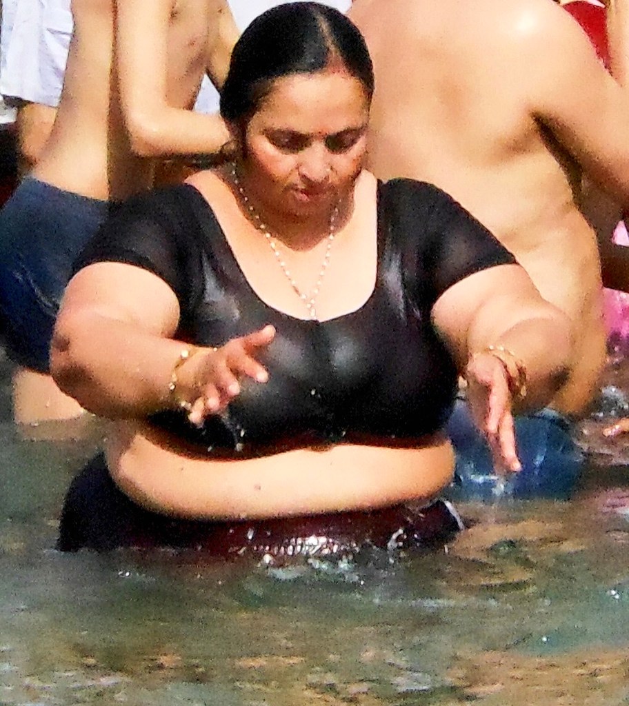 Wife sweta bathing fan pic
