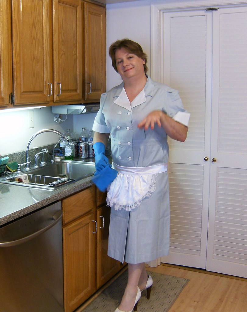 Зрелая домохозяйка сверху в синем платье от первого лица