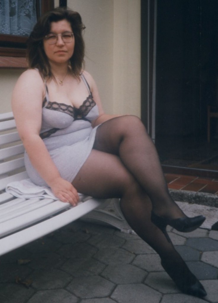 Жирная женщина из Бельгии в колготках 