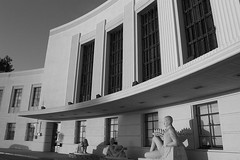 Treasure Island, Administration building in 2002, with statues from 1939 World's Fair