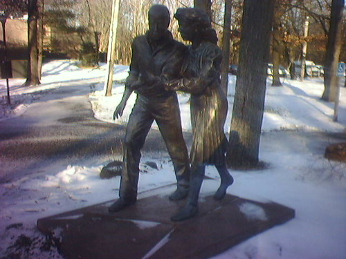 Helping Statue Helping Hand | This statue is at the entrance to Chelsea Com… | Flickr