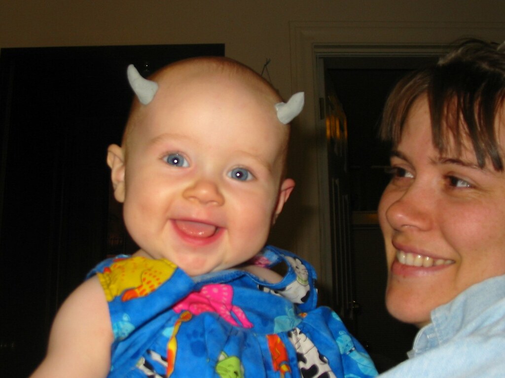 Bébé avec des cornes de diable
