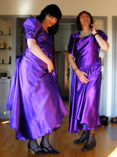 Purple dance | Me and Petra dancing. | Paula Satijn | Flickr