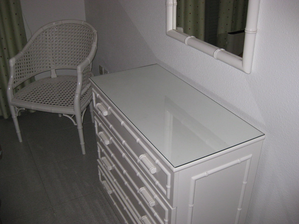 Dormitorio Blanco | Mobiliario que vendo. Un dormitorio ente… | Flickr