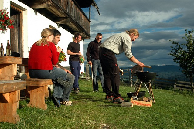 d0403027 | Grillabend auf der Alm. Steiermark, 14.08.2004