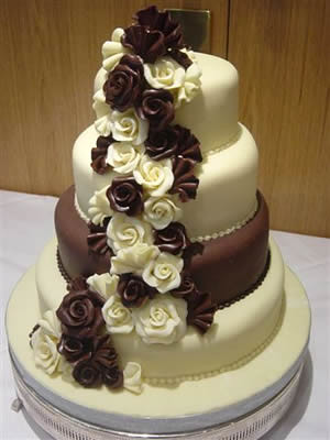 Chocolate Wedding Cakes: 26 Delicious Creations - hitched.co.uk -  hitched.co.uk
