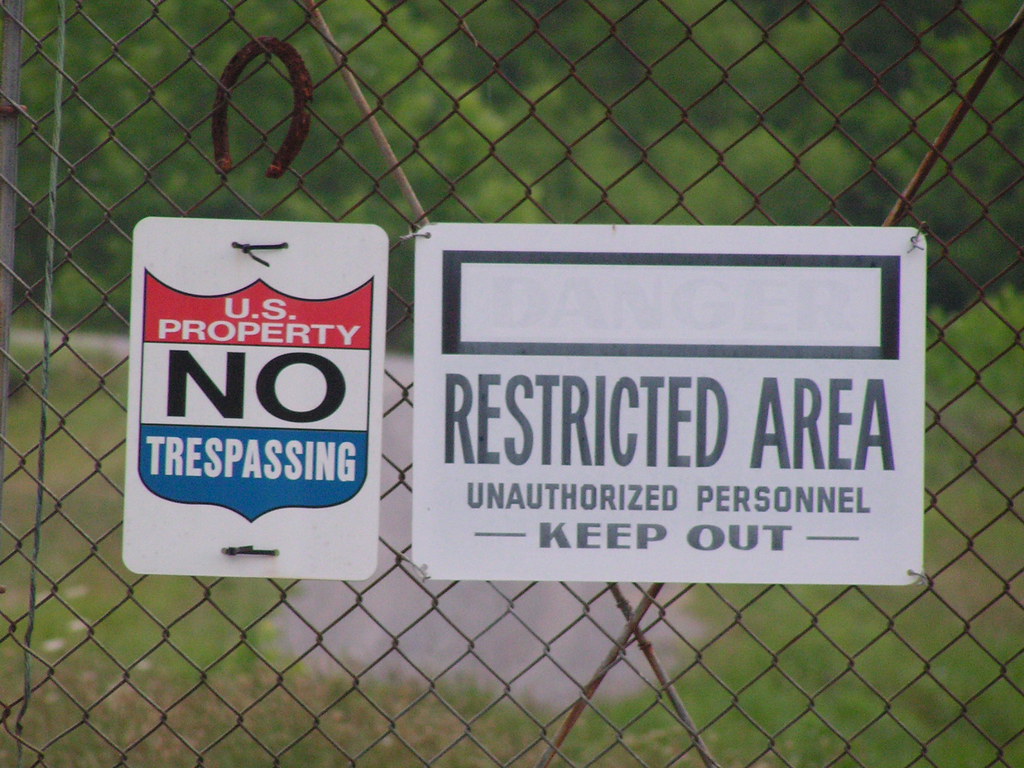 Oak Ridge Security Sign signs | just some pics of signs around Oak Ridge. I don't kn… | Flickr