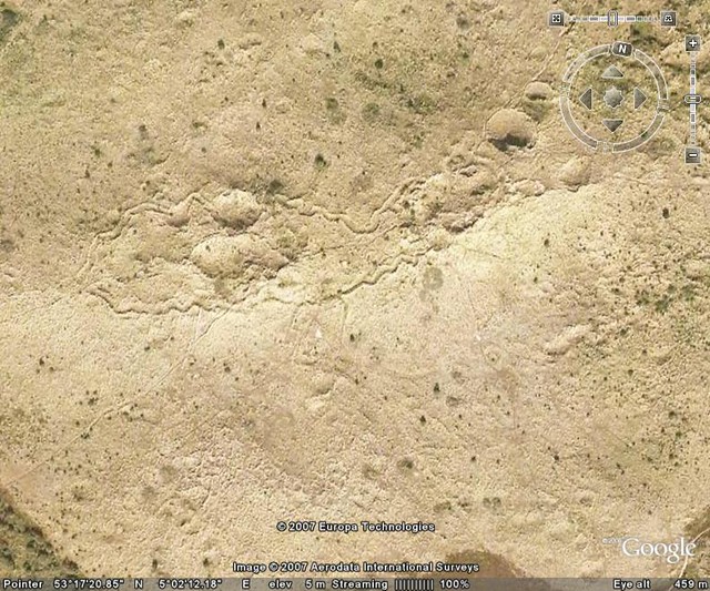 Kooispleklid op Google Earth - loopgraven nog duidelijk zichtbaar