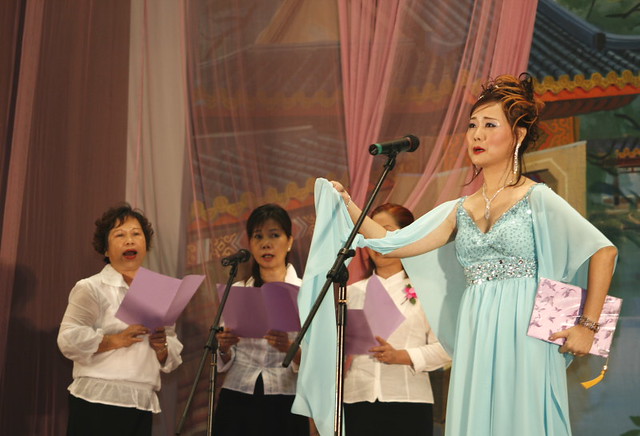 28th July 2007 - Cantonese Opera | Female singer with her ch… | Flickr