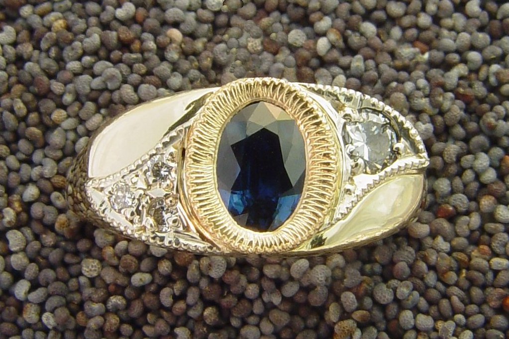 Wave | 14kt yellow and white gold with one oval sapphire ...