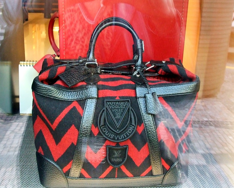 Five Reasons to Own a Louis Vuitton Neverfull Tote - PurseBlog