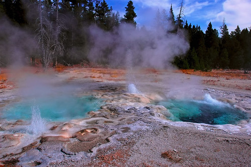 nature lens landscape nikon bravo nps aquamarine 2006 yellowstonenationalpark trophy yellowstone geology geyser geothermal 50faves abigfave karmapotd bestnaturetnc06 spasmodicgeyser naturesbellagio