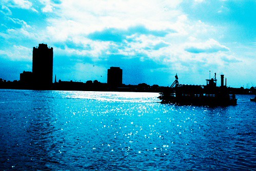 35mm river landscape harbor slidefilm crossprocessing