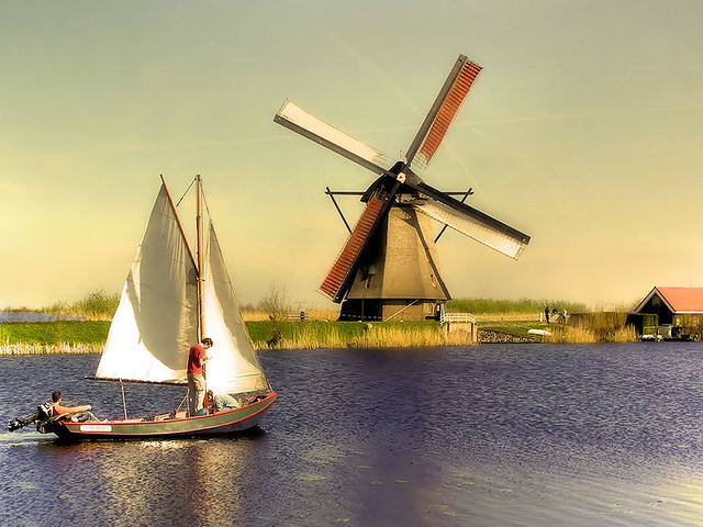 Sailing along dutch Kinderdijk
