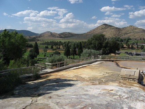 Soda Springs Geyser, Soda Springs, Idaho by Ken Lund, Soda Springs (Geyser) is a group of thousands of natural carbonated springs in the area of Soda Spri