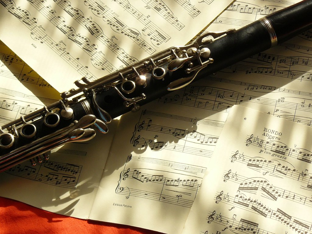 Мелодия кларнета. Кларнет Selmer 10s. Коллаж с кларнетом. Классический кларнет. Мексиканский кларнет.