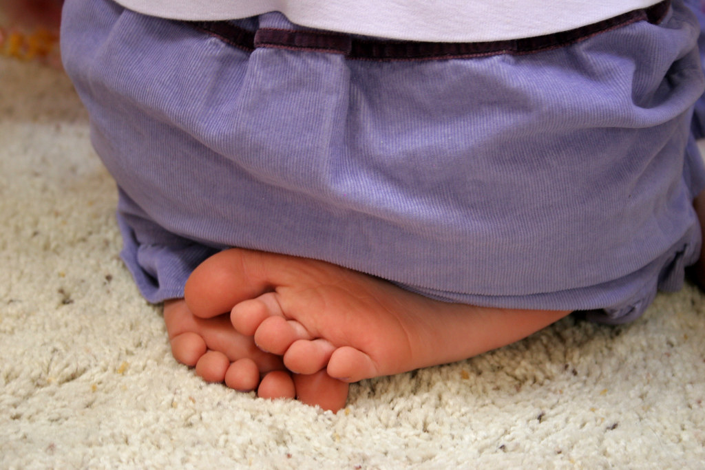 Детские feet. Kids feet Challenge. Stranger things Kid feet. Walking feet for Kids. Feet child 6v [MB].