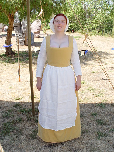 kirtle with apron | authenticthreads | Flickr