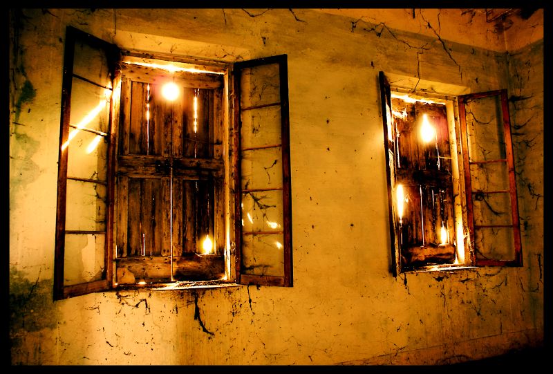 In the abandoned room - Nella Stanza abbandonata by Andrea Guandalini