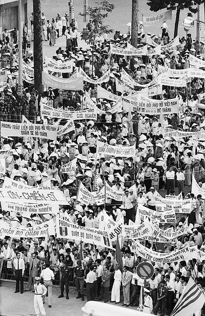 BE025632 - Mít tinh ủng hộ TT Diệm trên Công trường Lam sơn, 10-9-1963