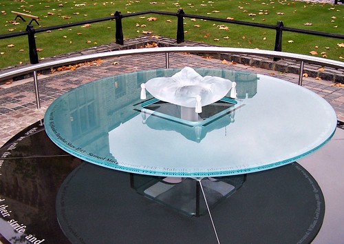 2007: tower of london memorial | by dominotic