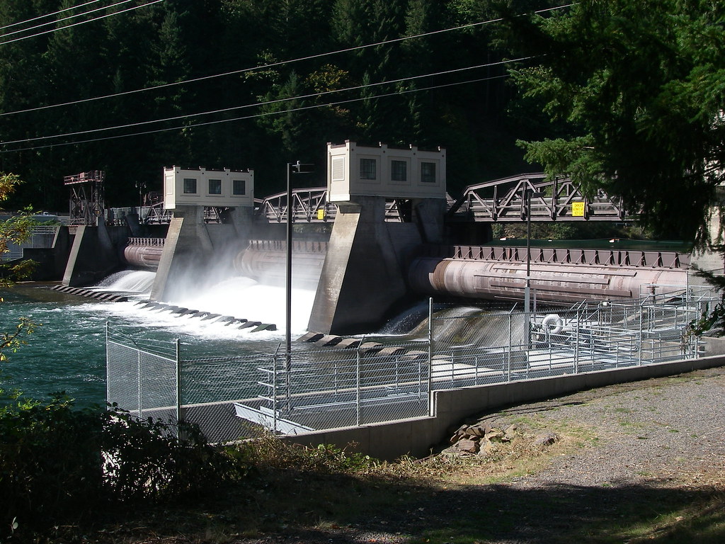 Leaburg Dam