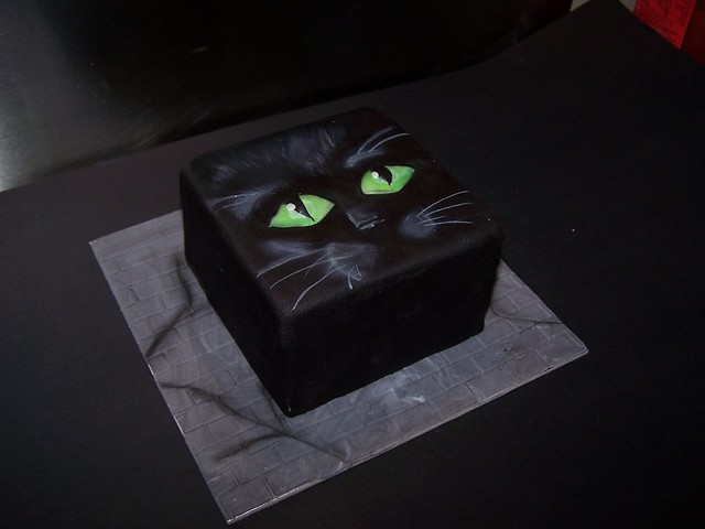 Black cat Halloween cake