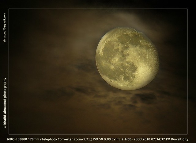 Moon over Kuwait - Oct 25-2010