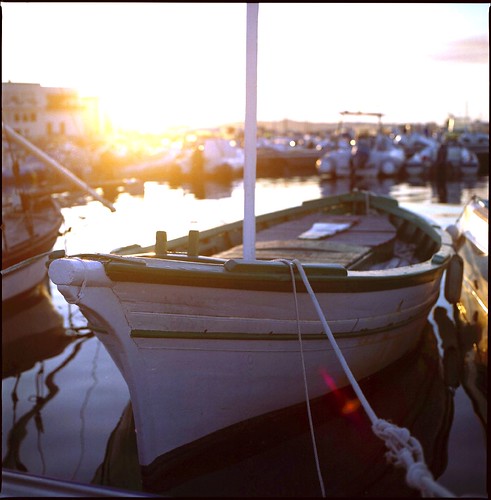 sardegna sunset 120 6x6 film backlight mediumformat harbor boat sardinia fuji bokeh hasselblad expired davide planar 500cm carlzeiss pro160s 80mmf28 calasetta canoscan8600f dcassaa