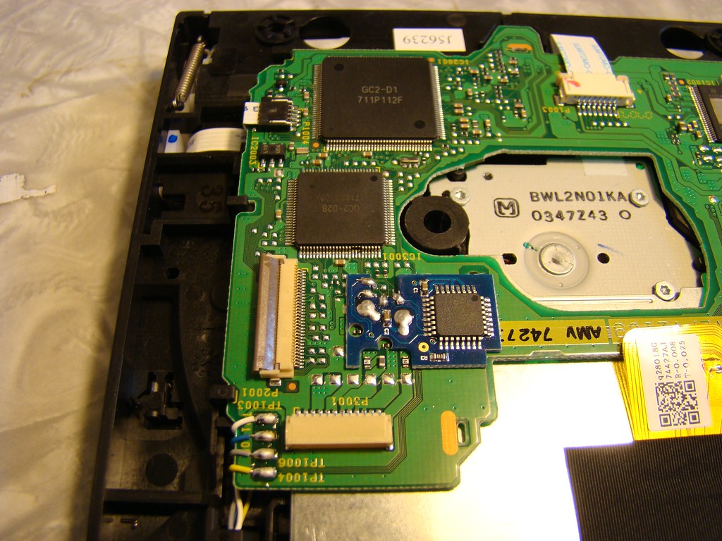 Graf escaleren Kwijtschelding Nintendo Wii mod chip installation - D2B before | using 800 … | Flickr