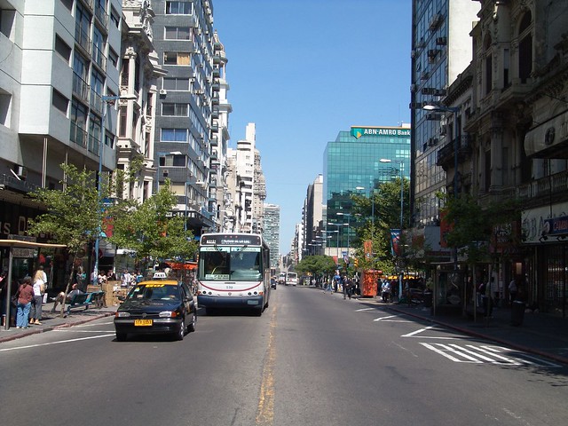 Avenida 18 de julio (looking West)