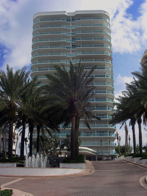 Miami. Edificio en Collins Av. - Miami Beach