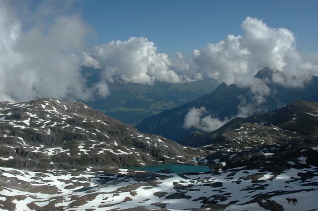 d0703078 | Blick vom Piz d'Immez (3033 m auf die Rims-Hochfläche. Hinten rechts der Piz S-chalambert Dadaint (3031 m). Graubünden, 09.06.2007