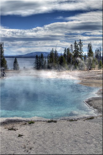 park usa lake hot west pool paint basin pots national springs 100views thumb yellowstone wyoming np geyser geothermal cones steaming fumaroles thermophiles 5047