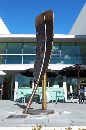 ‘Feather-weight’ by sculptor Paul Dibble