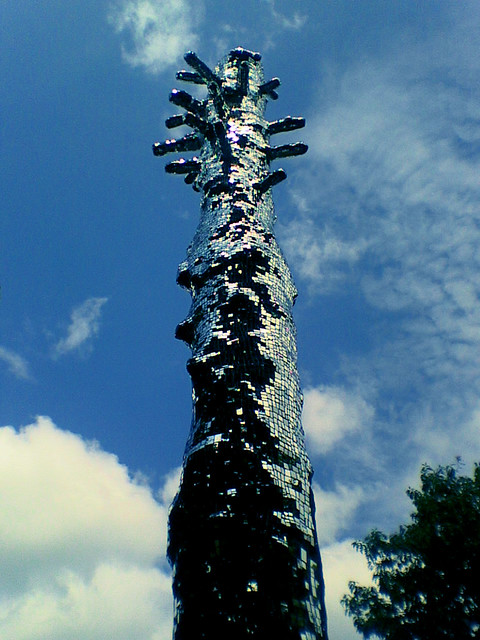 Fitzgerald Park tree sculpture in Cork