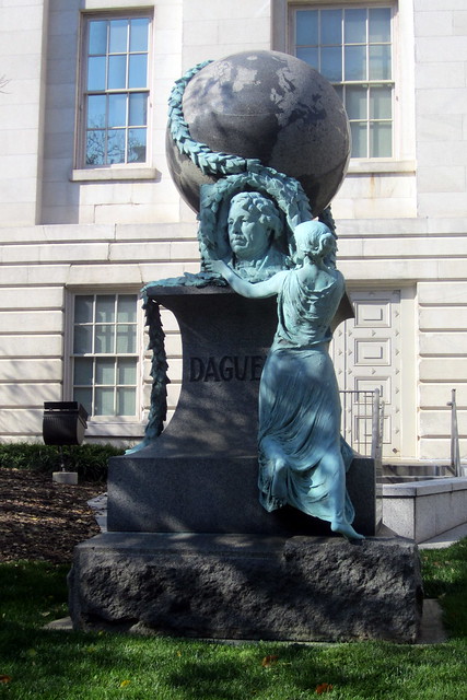 Washington DC - Penn Quarter: National Portrait Gallery - Daguerre Memorial