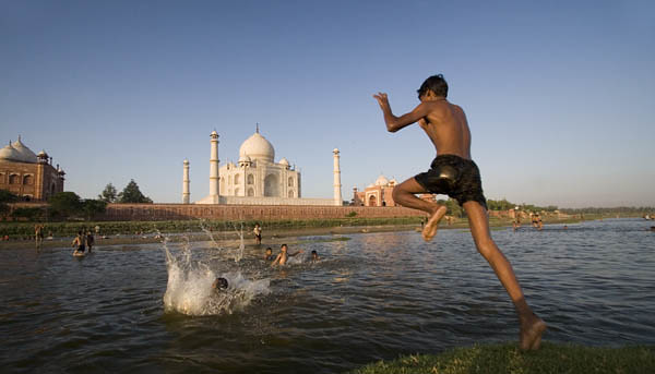 Boy Leaping into Yamuna, behind Taj