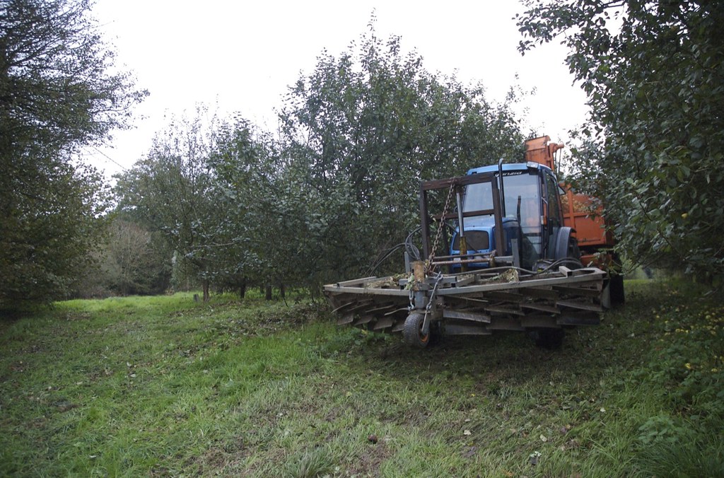 Apple picking machine | tomfox | Flickr