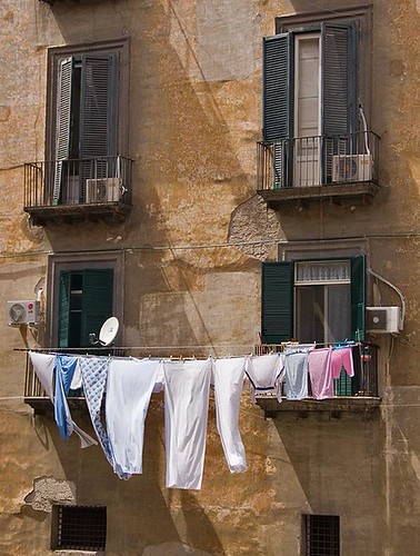 Drying the washing in Napoli by chrisjohnbeckett